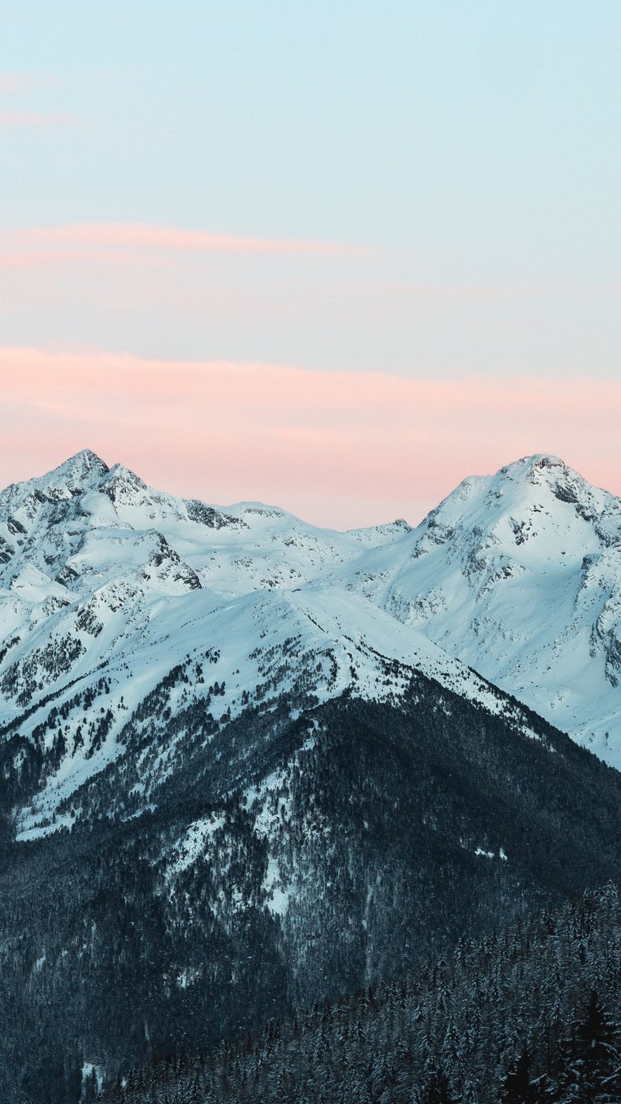 Cime innevate all'alba